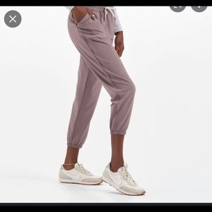 Vuori Weekend Joggers in Hazel - XS - NWT
